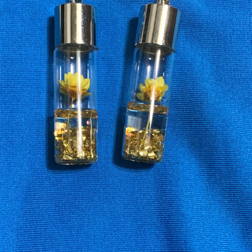 Beautiful Capsule Earrings (Yellow Rose)
